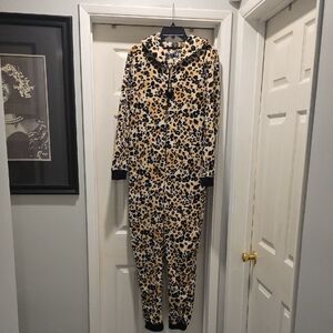 Leopard Print Fleece One-Piece Pajamas - Beige & Black